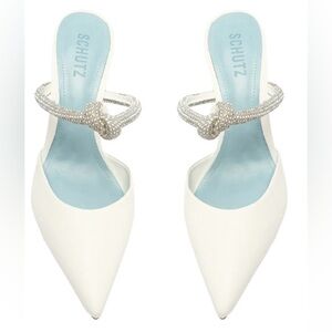 SCHUTZ pearl napa leather pump. White. In very good condition, in original box.